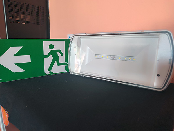 Emergency Light LED Eaton SaveLite SL 2.5W 1h IP65 (2 modes)